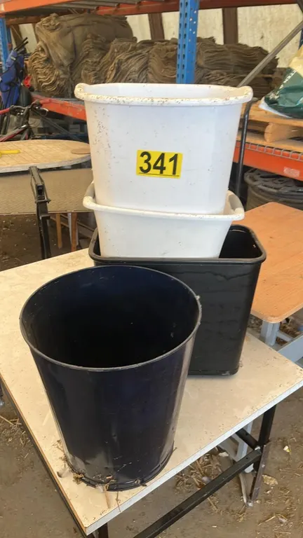 OFFSITE - 4 waist baskets