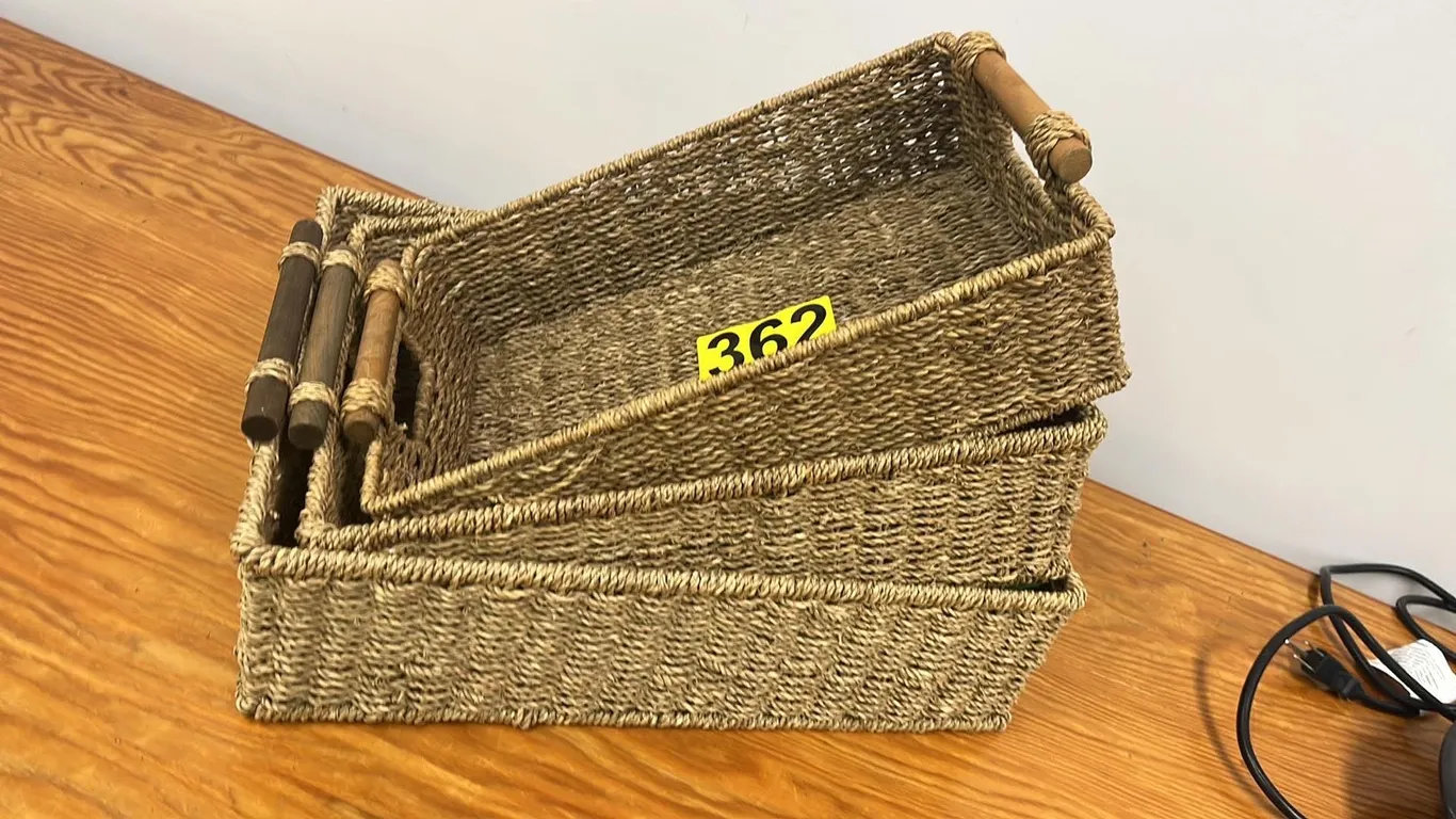OFFSITE - Set of 3 wicker baskets In good condition,