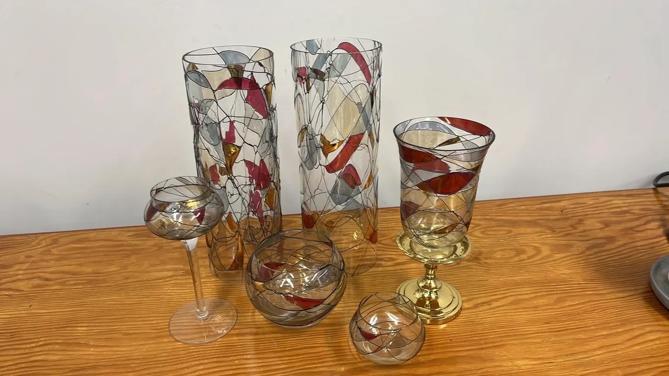 OFFSITE - Party lite glassware. In nice condition.