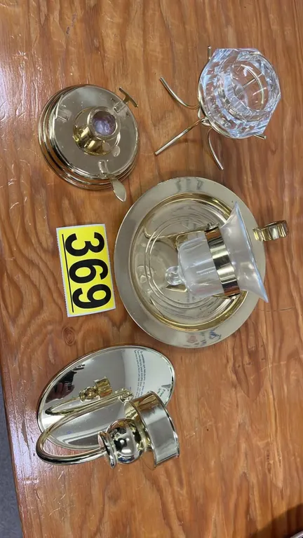 OFFSITE - 2 wall sconces and 2 candle holders. In nice condition.