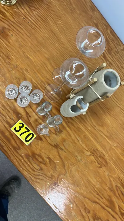 OFFSITE - Assorted glassware in nice condition,. 11 pieces .