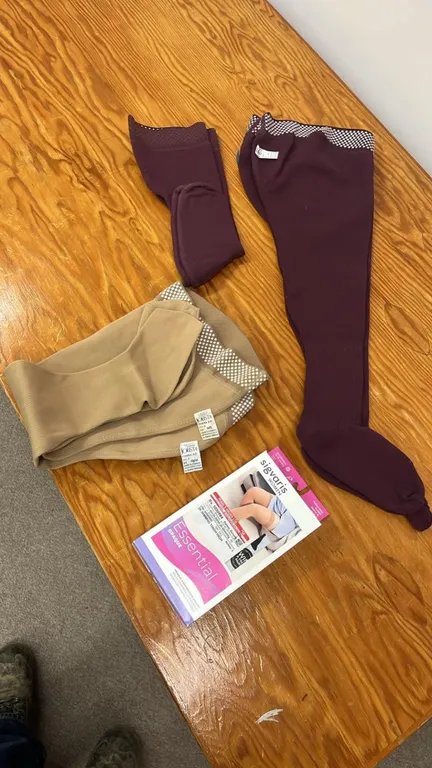 OFFSITE - Compression Stockings, 4 pairs, size is CCL 2.