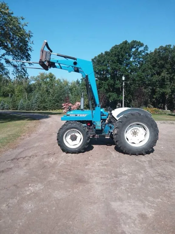 Offsite - 4610 FORD FWA pto, three point, loader tractor