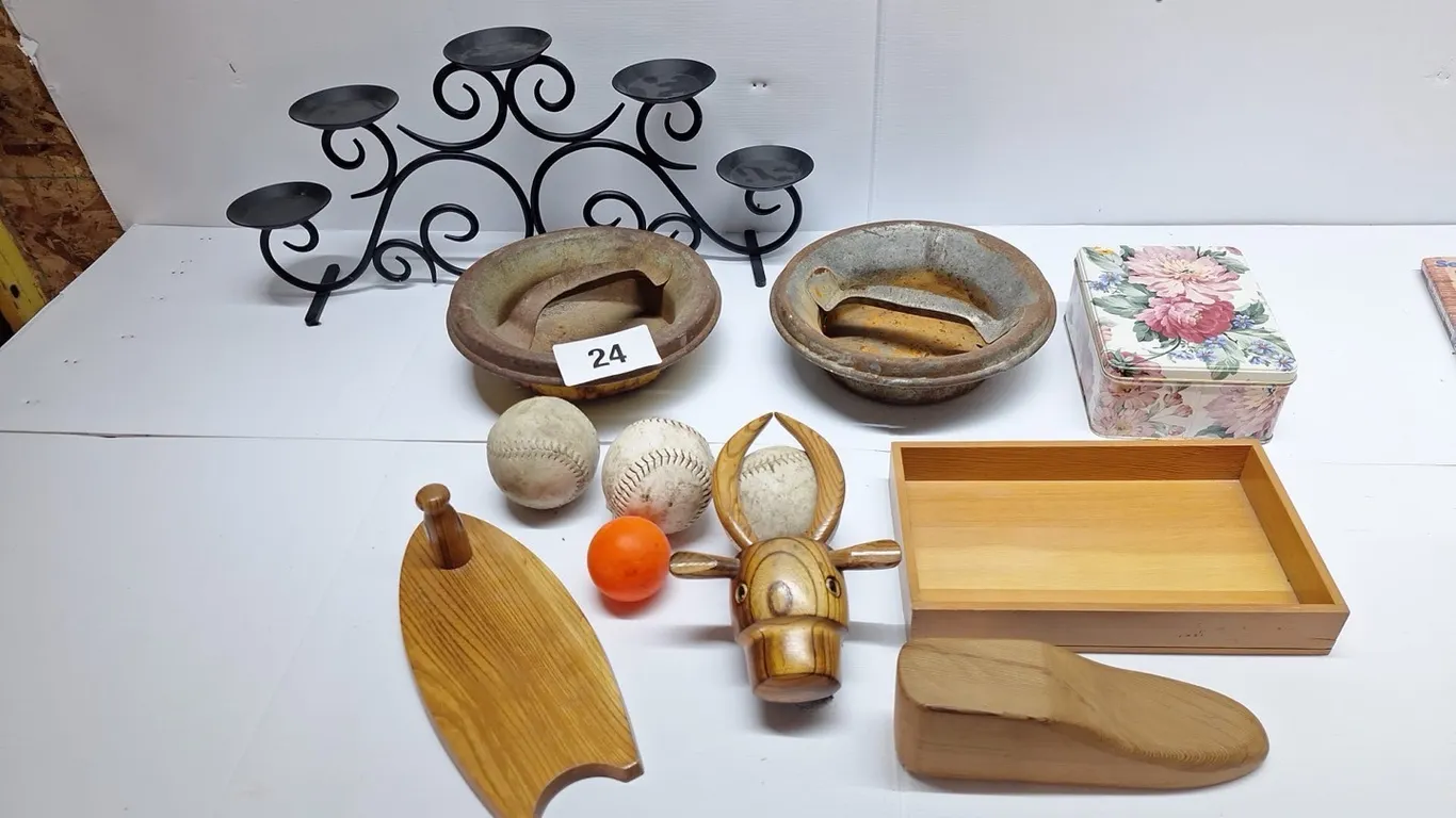 Miscellaneous lot of treasures