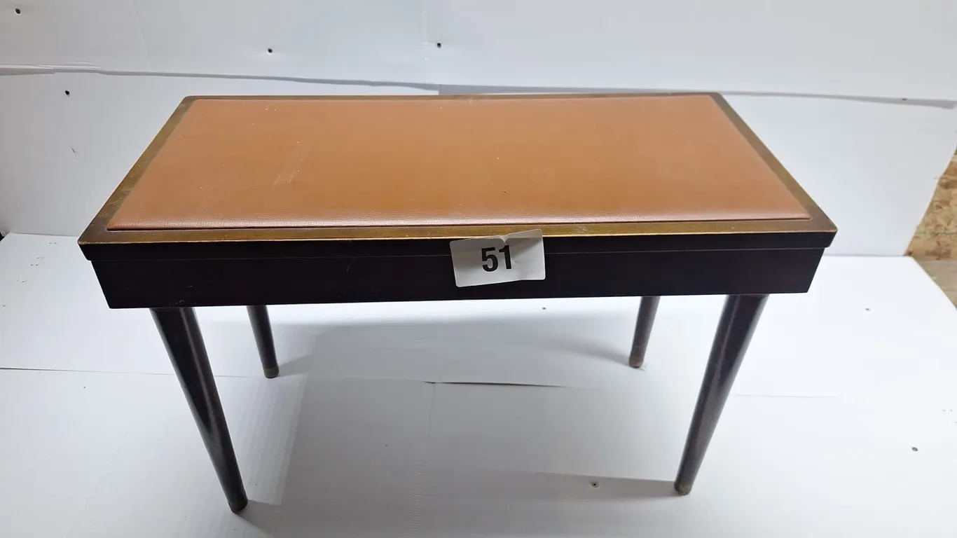 Piano bench