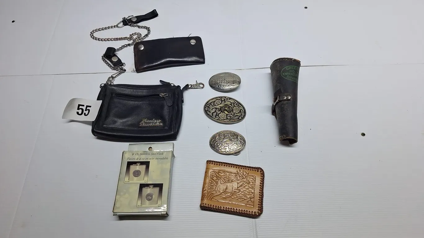 Harley Davidson wallet. Buckles and more