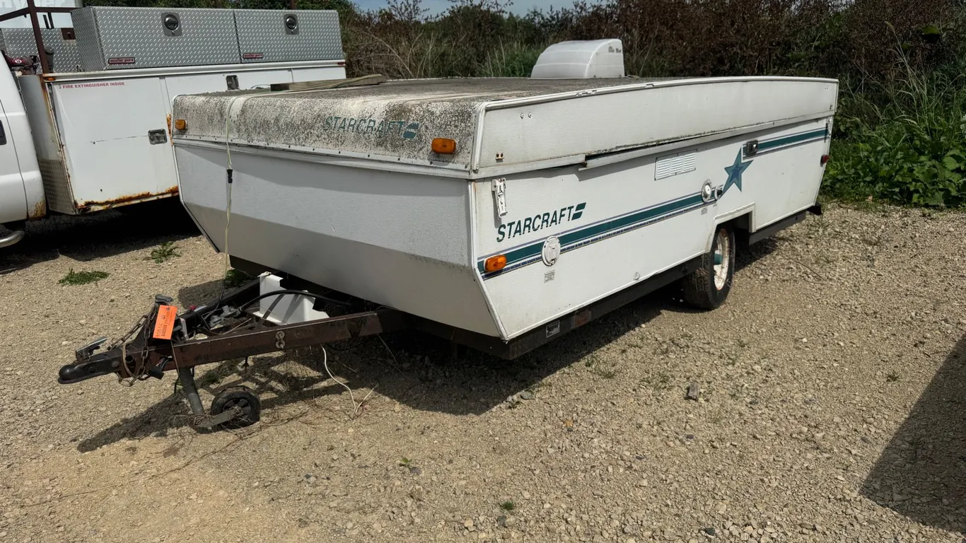 Star Craft Pop-Up Camper (Located in Rosendale WI)