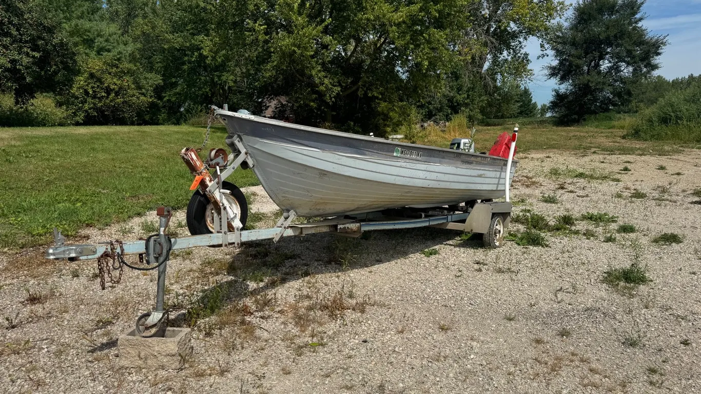 Mirrocraft 16’ Boat (No Title) (Located in Rosendale WI)
