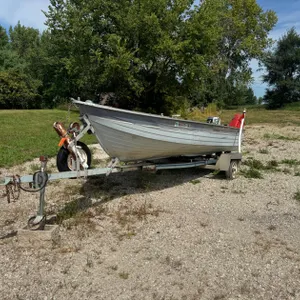 Mirrocraft 16’ Boat  (Located in Rosendale WI)