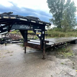 2016 Delta Gooseneck Flatbed (Has WI Title)