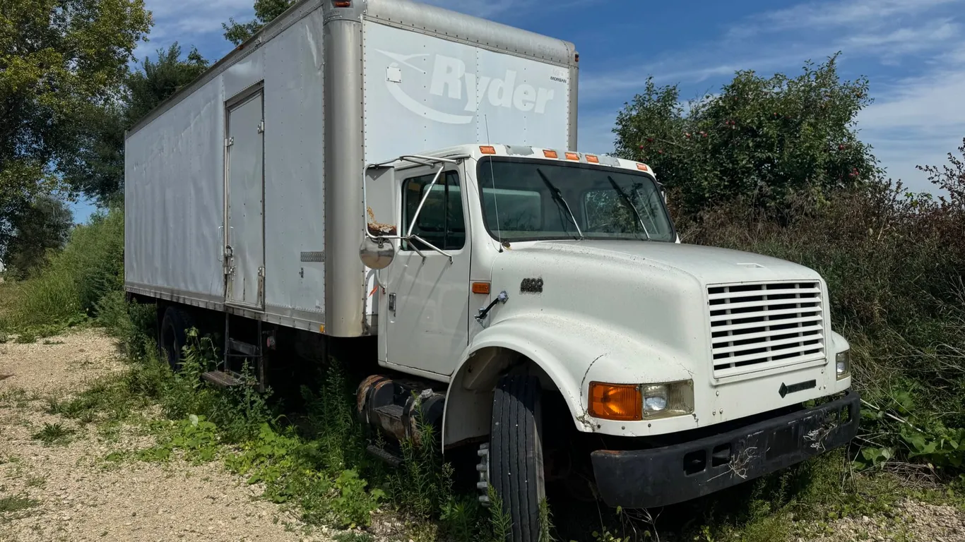 1998 International 4900 (Has WI Title) (Located in Rosendale WI)