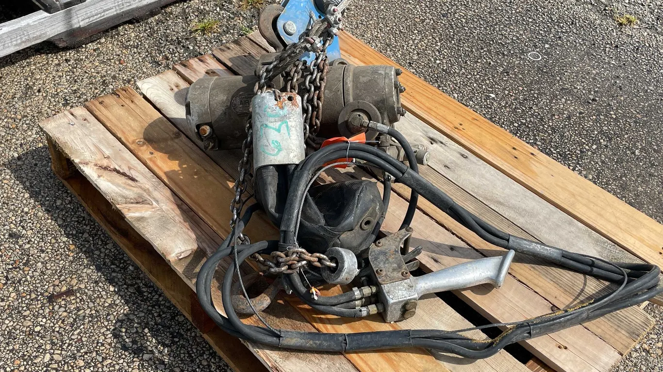 Gardner Pneumatic Chain Hoist