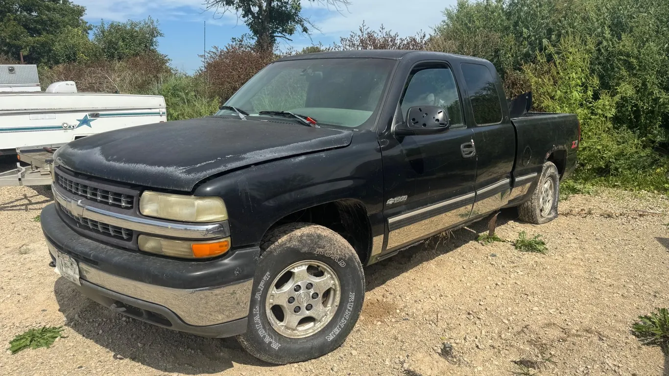1999 Chevy 1500 Truck (Has WI Title) (Located in Rosendale WI)