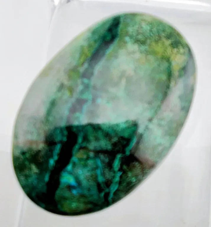Chrysocolla (63.6 ct, 40×27 mm)