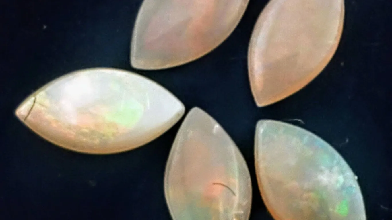Lightning Ridge Opal Parcel (0.60 ct total, 6×4 mm)