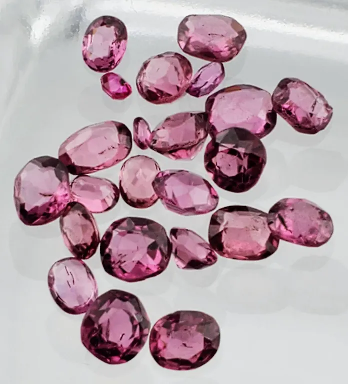 Pyrope Garnet Parcel (12.25 ct total, ~5.5 mm)