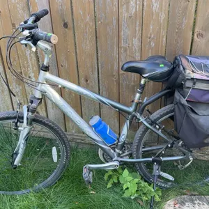 Trek Navigator 200 Alpha Custom Aluminum 16.5" 41.8 cm Bicycle with Rear Rack and Pannier