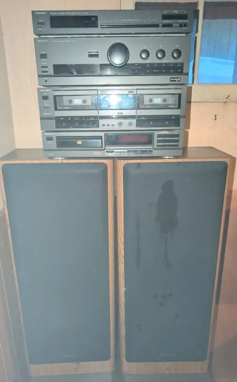 Technics Stereo System with Speakers Plus Two Framed Baseball Prints
