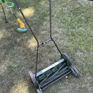 Lee Valley Push Reel Lawn Mower