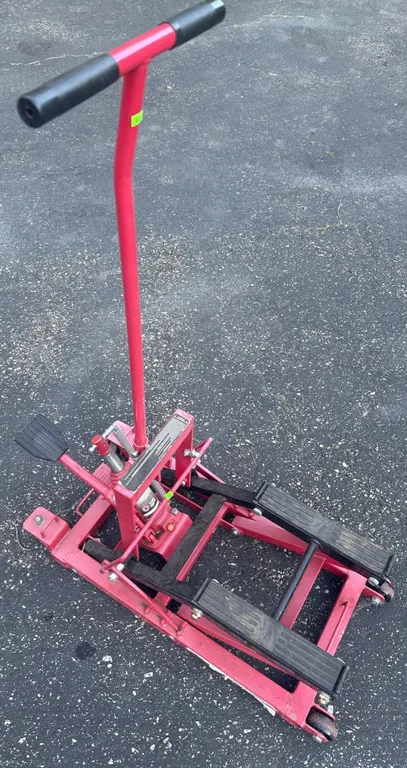 Omega 1500 lb Hydraulic Motorcycle and ATV Lift