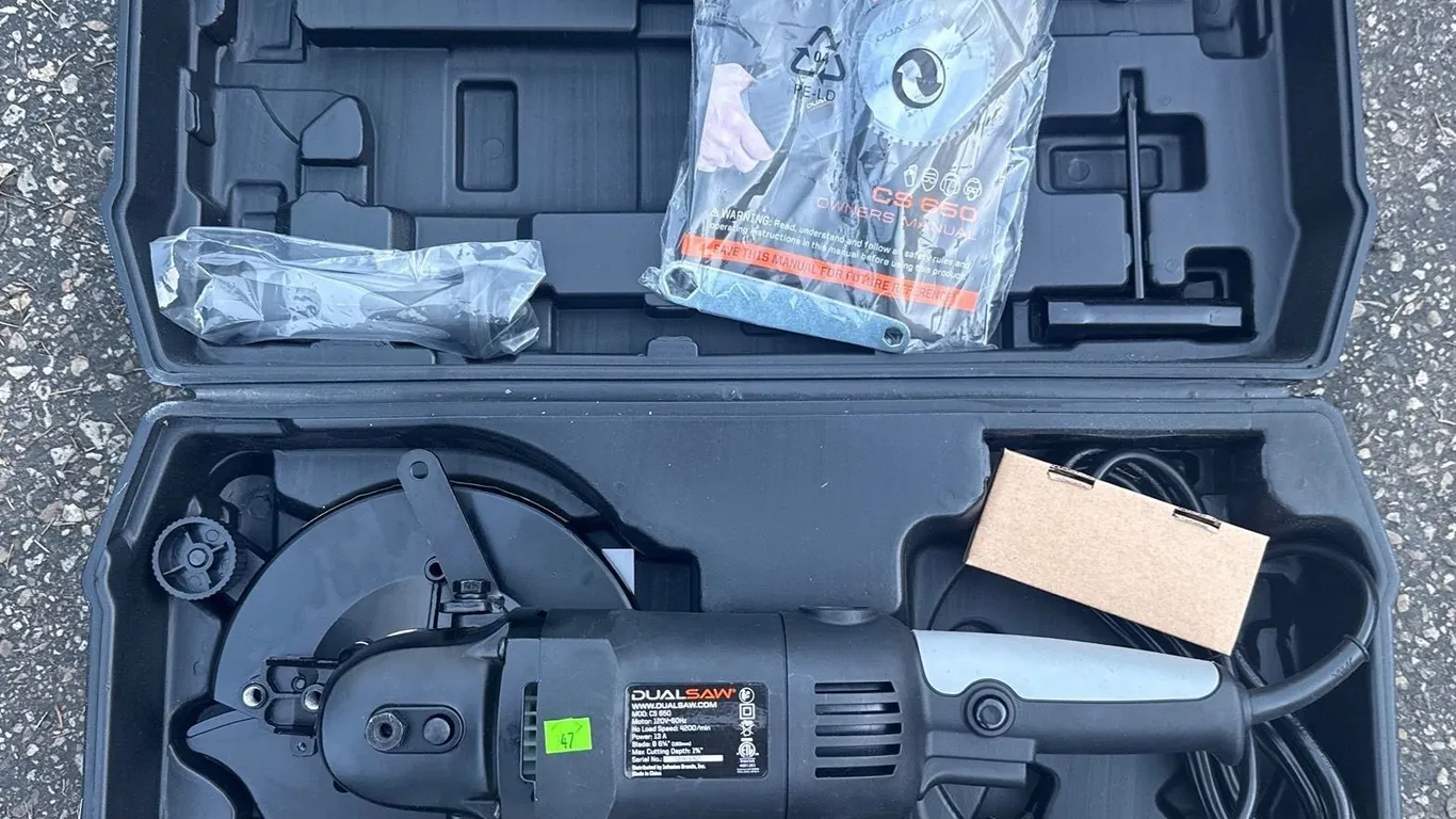 DualSaw Model CS 850 Circular Saw with Case and Accessories