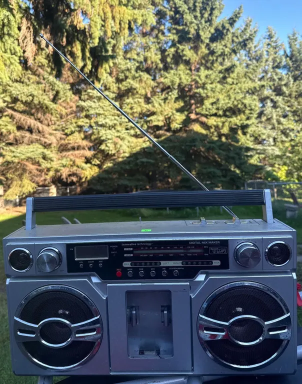 Innovative Technology Digital Mix Maker Portable Boombox