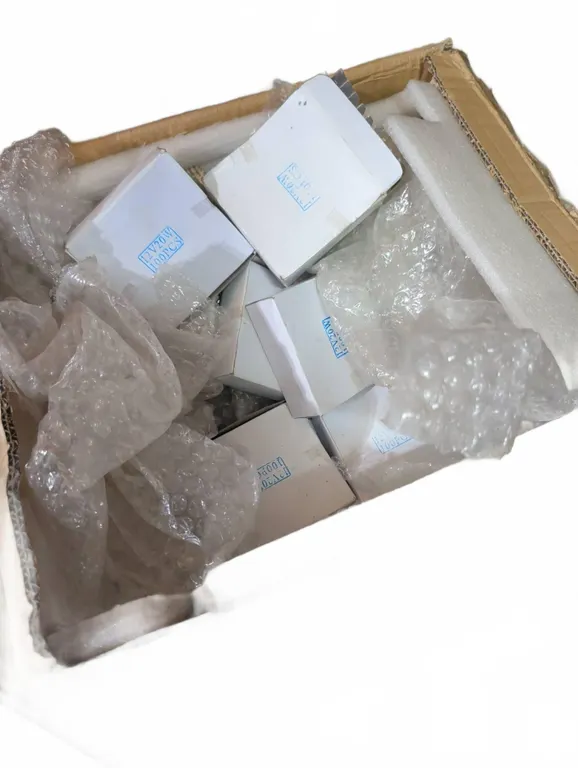 12V 20W Light Bulbs, Approximately 1500 Pieces