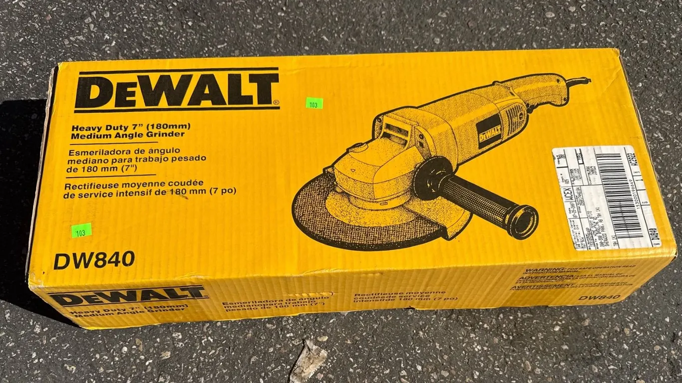DEWALT DW840 Heavy Duty 7" Medium Angle Grinder