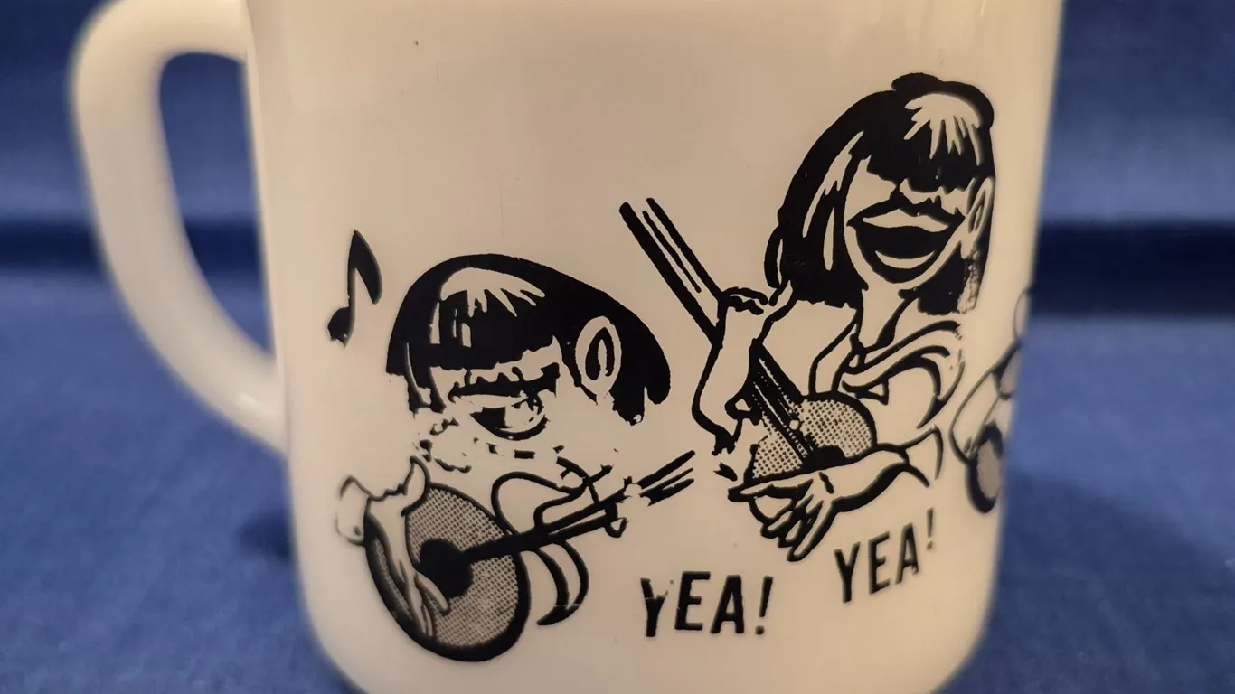 RARE!!! Original 1960s "The Beatles" Federal Glass milk glass mug, small factory,smear at end of gr