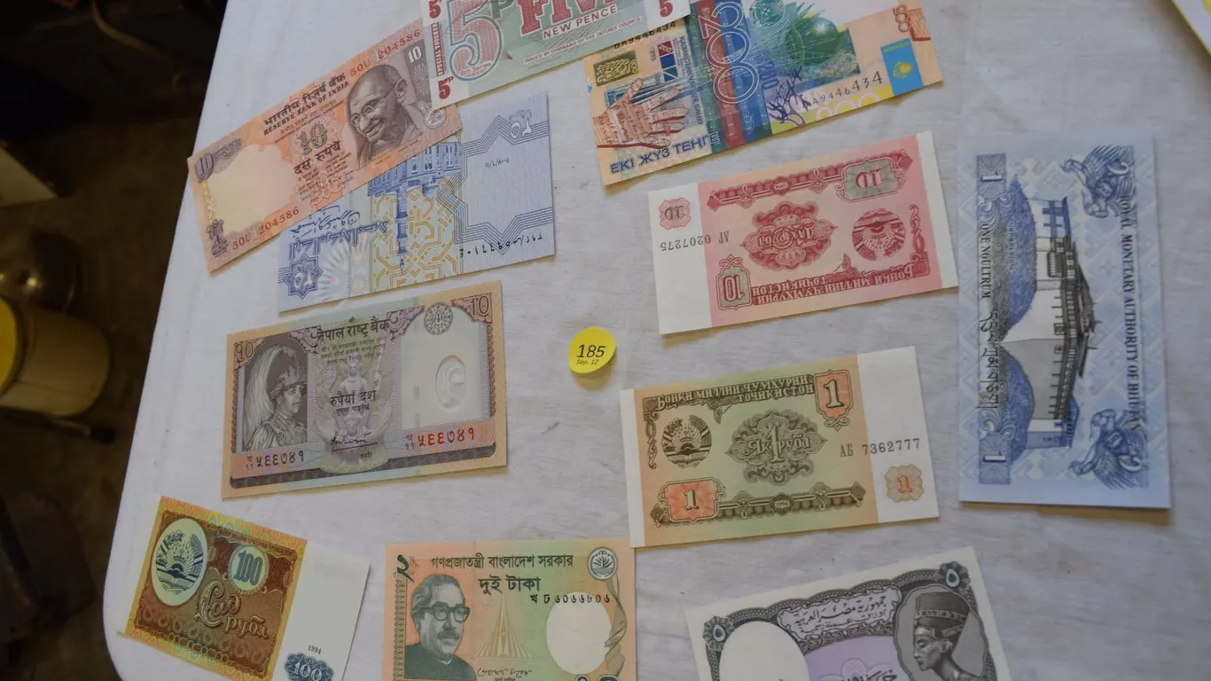 Lot of International Bank Notes
