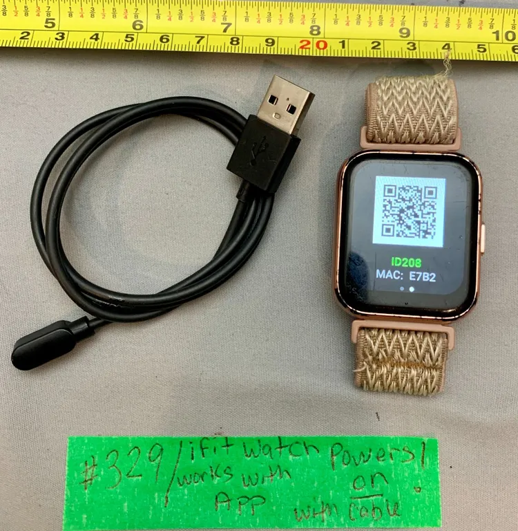 Rere iFit Watch w/ Charging Cable – Powers on