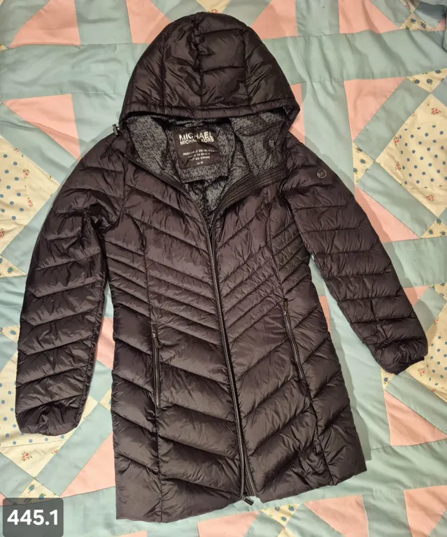 Ladies Authentic "Michael Kors" Down & Feather Filled jacket, never worn, Size small, but fits prett