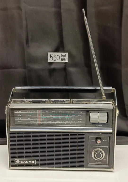 Vintage Sanyo Transistor Radio