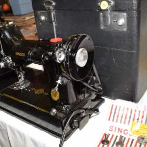 221K Singer Featherweight Sewing Machine – Very Clean, Working