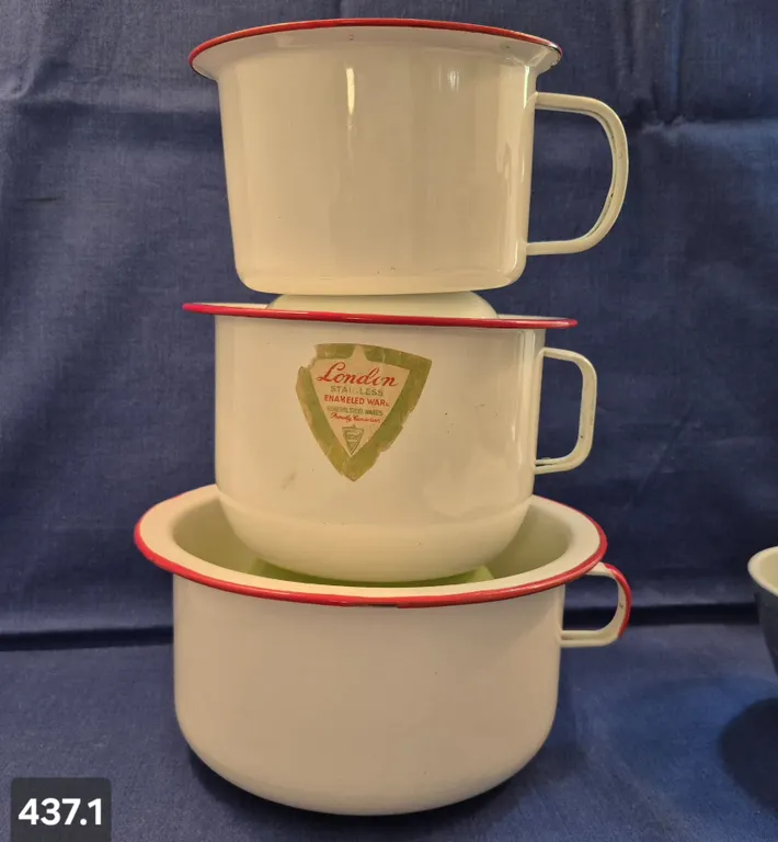 Set of 3 graduating sized red/white enamel pots, w/original label, 6 1/2, 7 1/2, & 9 1/2 inches acro