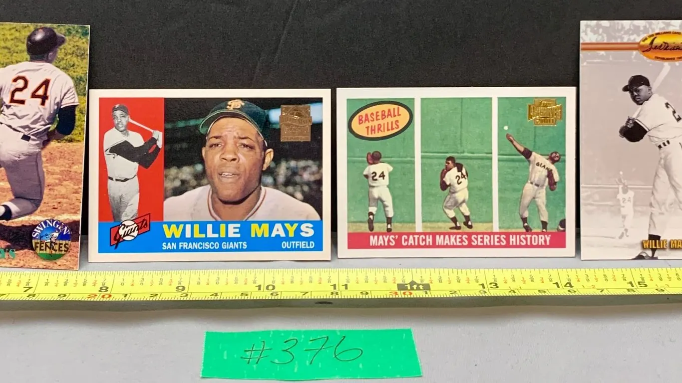 (4) Willie Mays Baseball Cards