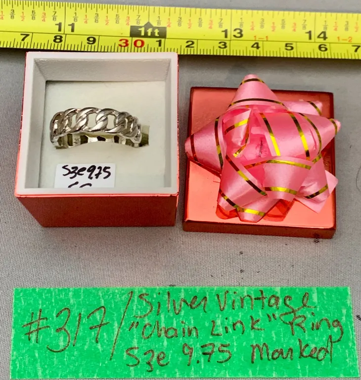 Vintage Chain Link Ring in Box – Size 9.75. Marked “SI” Possibly Silver