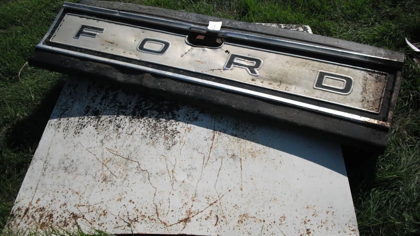 69/70 Ford tailgate & Meteor/monarch hood