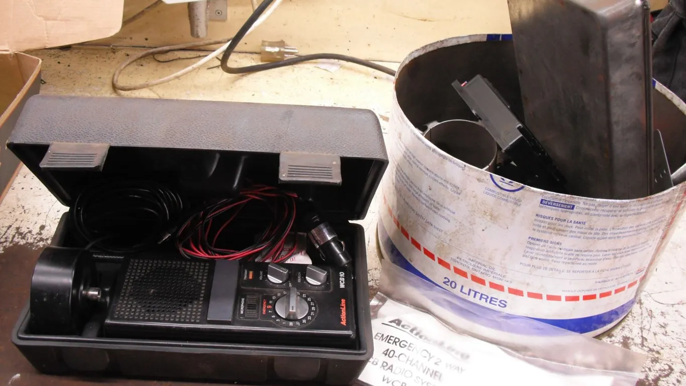 Actionline emergency 2 way CB radio & assorted parts