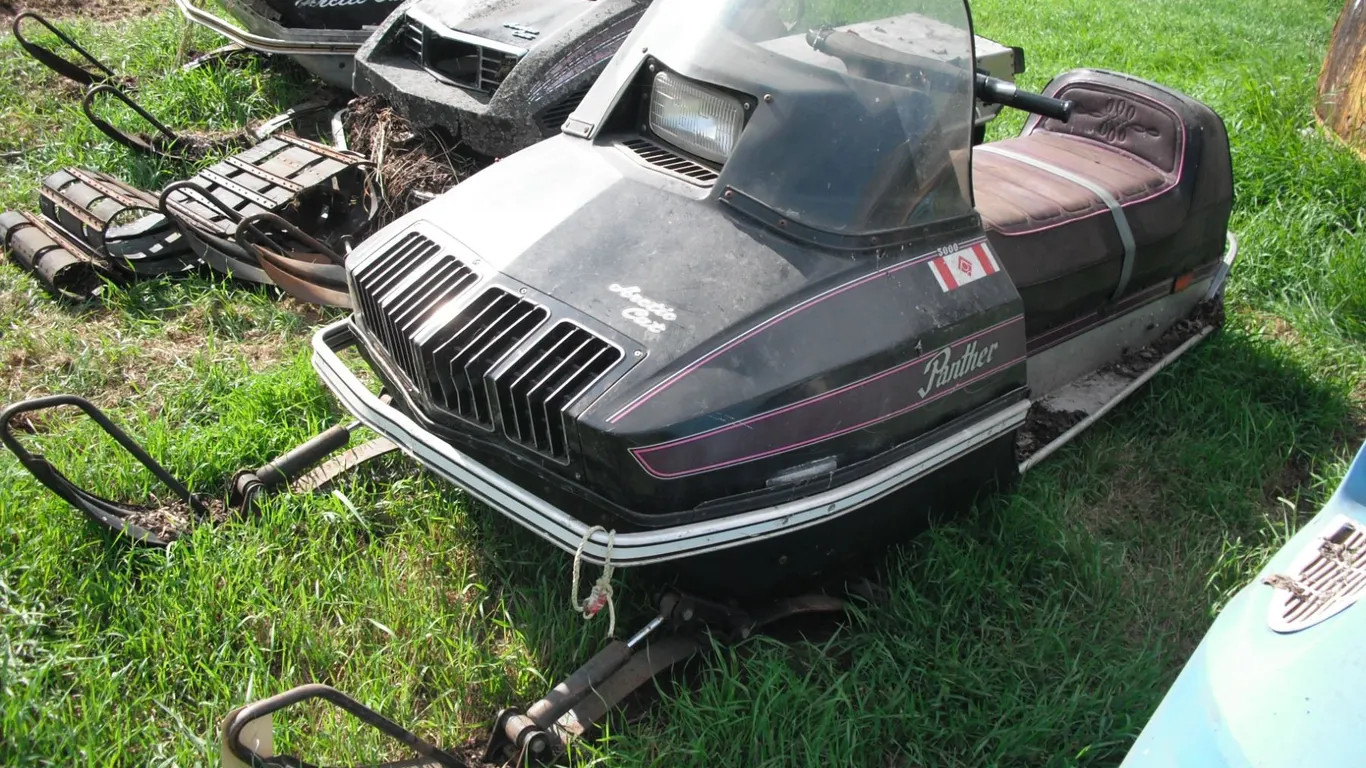 Arctic Cat Panther 5000 Snowmobile - has compression