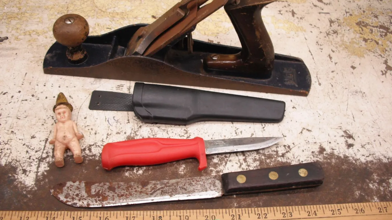 no. 5 plane, 2 knives & cellulite boy