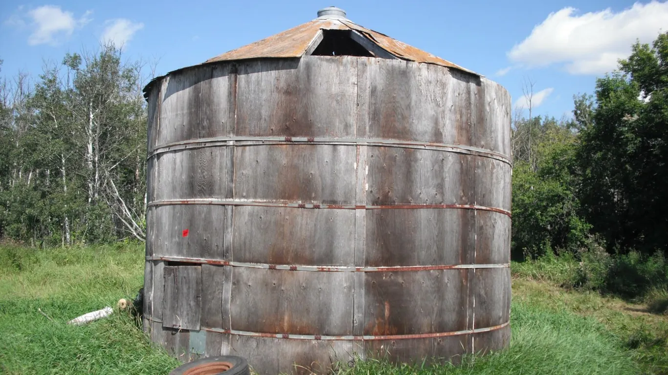 approx. 100-300 bushels of grain screenings