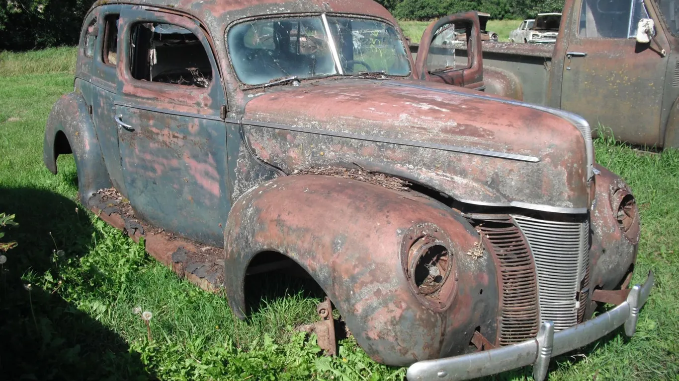 40s/50s Ford Deluxe w/ suicide doirs