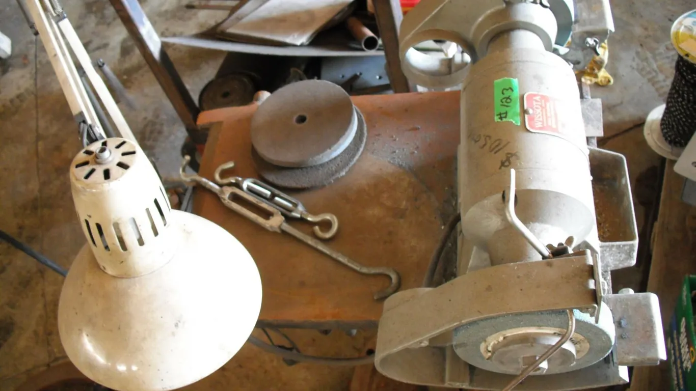 Wissota bench grinder with worklight & stand