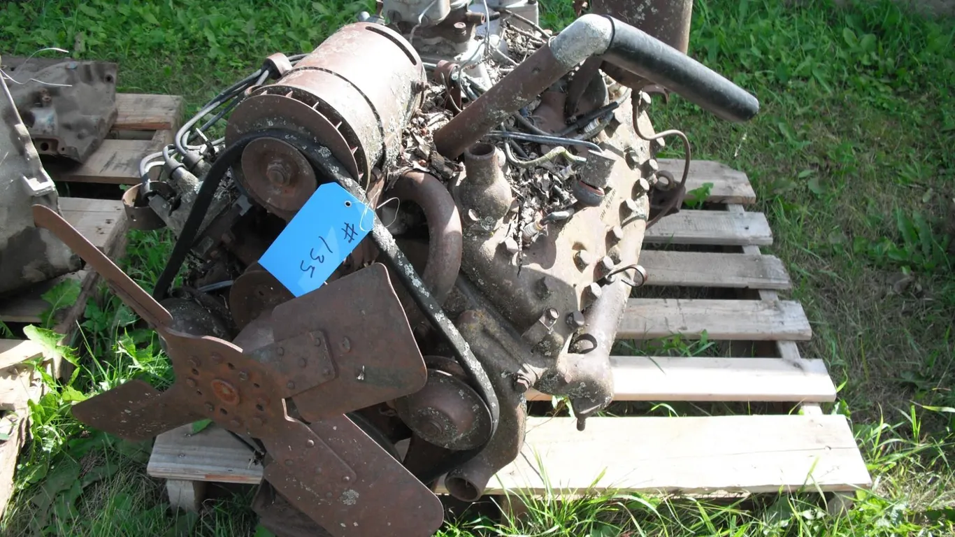 V8 engine with transmission - as-is, made in Canada