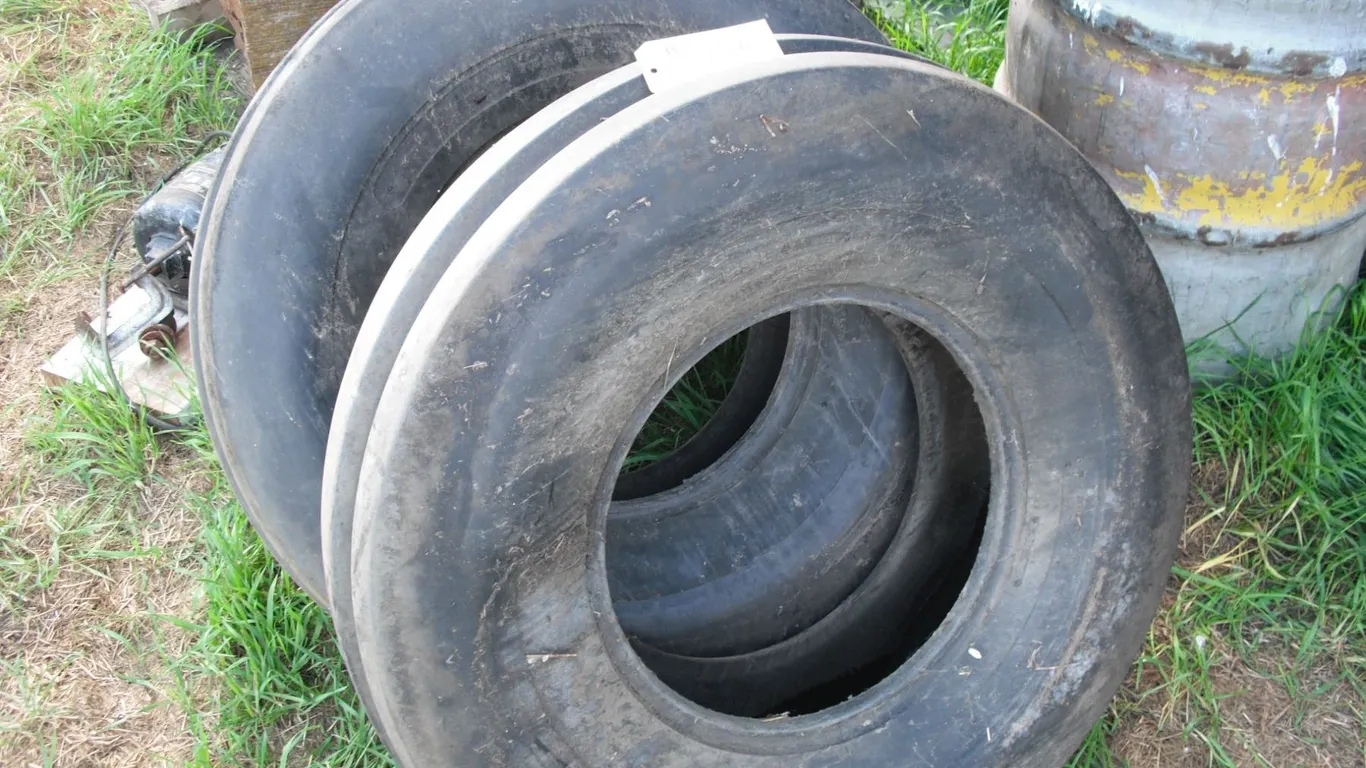 2x MDG Sure Trak front tractor tires - 10.00-16.5L