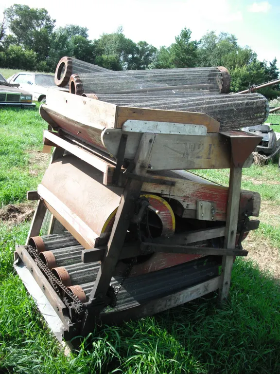 The Hart Emerson Co. LTD No. 2F fanning mill with extra sieves