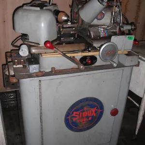 Sioux Tools valve face grinding machine - 10 amp, 115V, cycle 60, mach. No. 680, w/ accessories