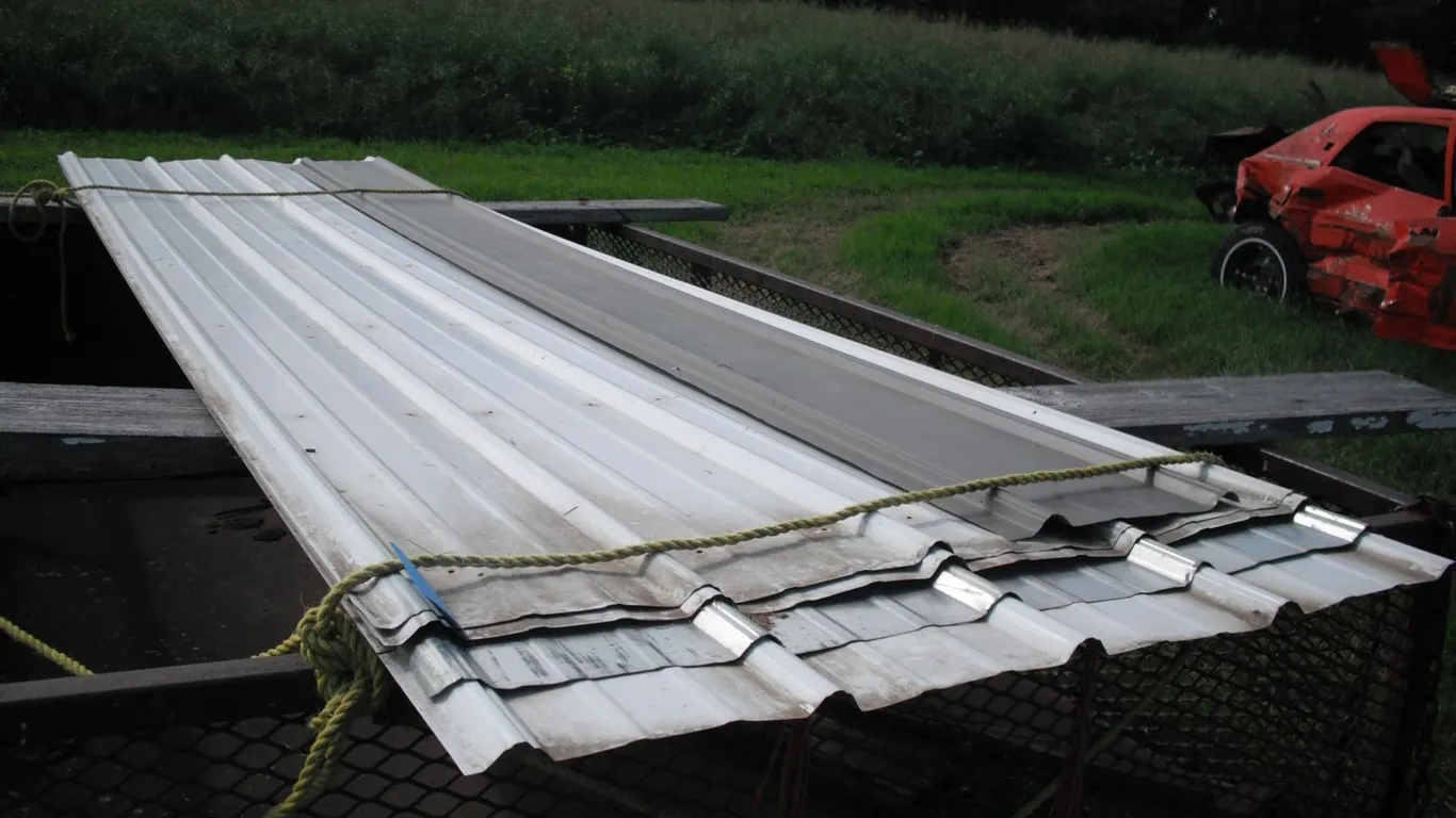 lot of metal siding - approx. 18 sheets, most is 12ft x 38"