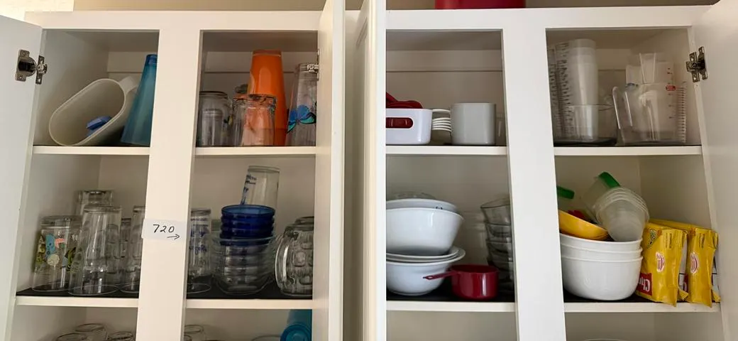 Glassware, Dishes & Measuring Cups (2 Levels)